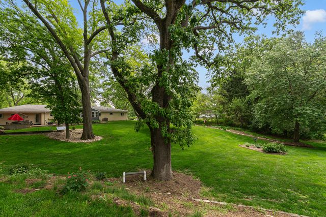 116 Elmhurst Lane, Riverdale, IA 52722