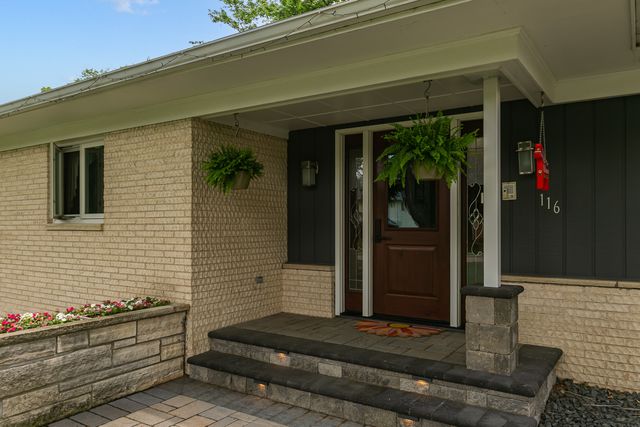 116 Elmhurst Lane, Riverdale, IA 52722