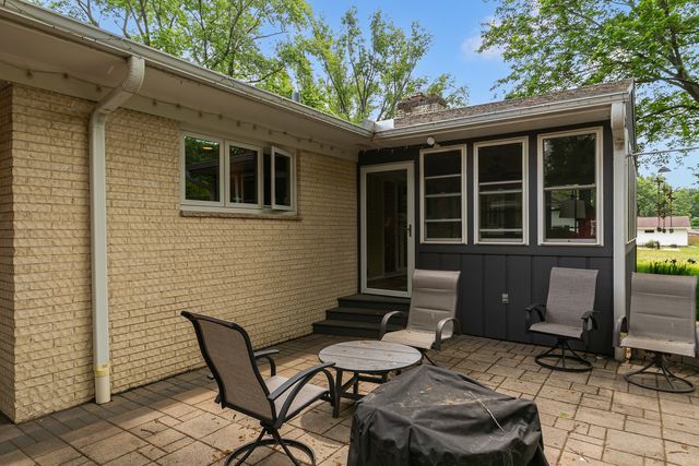 116 Elmhurst Lane, Riverdale, IA 52722