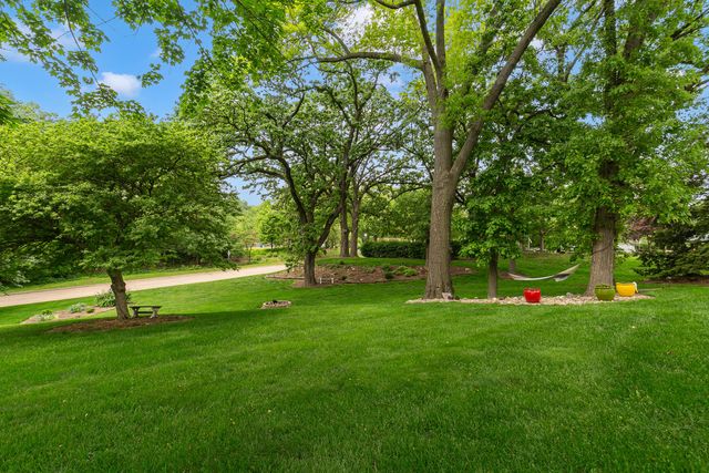 116 Elmhurst Lane, Riverdale, IA 52722
