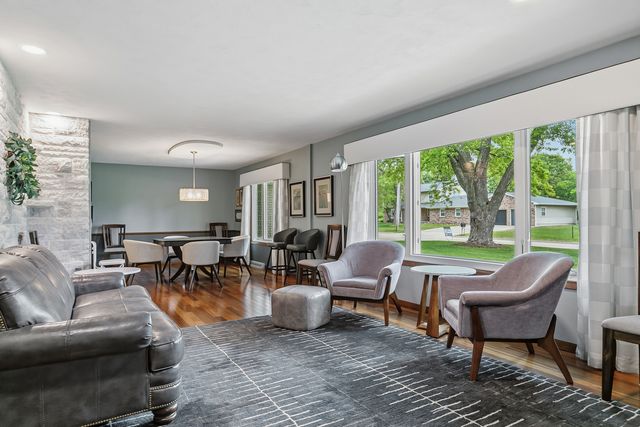 116 Elmhurst Lane, Riverdale, IA 52722