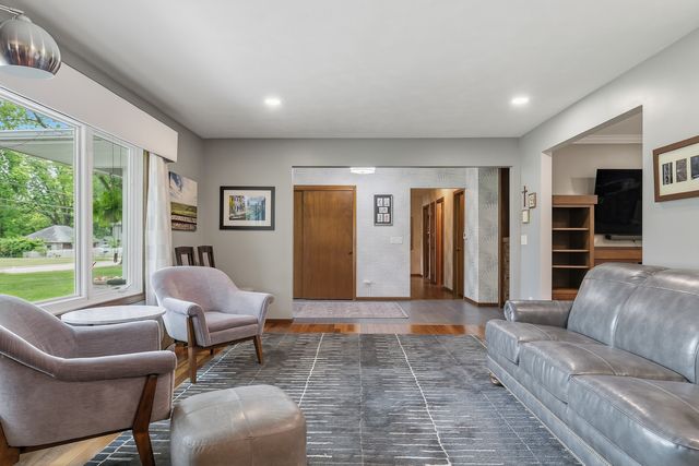 116 Elmhurst Lane, Riverdale, IA 52722