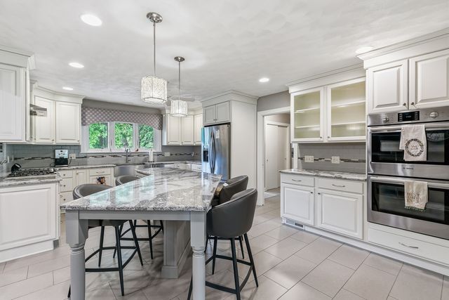 116 Elmhurst Lane, Riverdale, IA 52722
