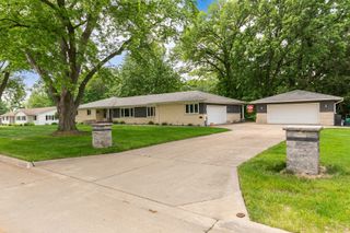 116 Elmhurst Lane, Riverdale, IA 52722