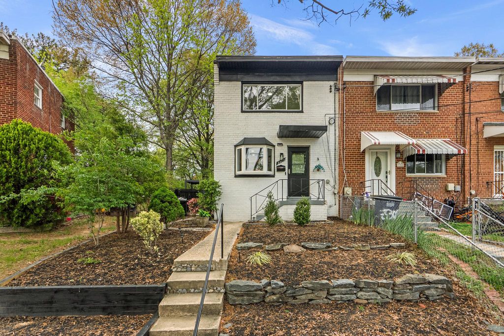 3300 MANORWOOD DR, Hyattsville, MD 20782