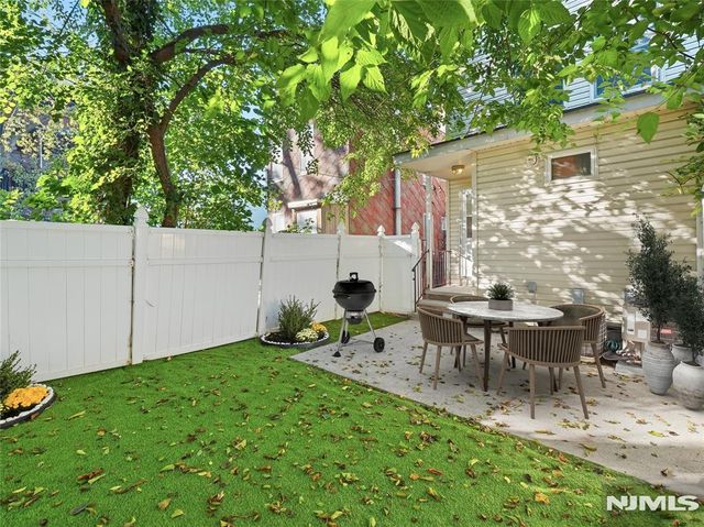 277 3rd Street 2, Jersey City, NJ 07302