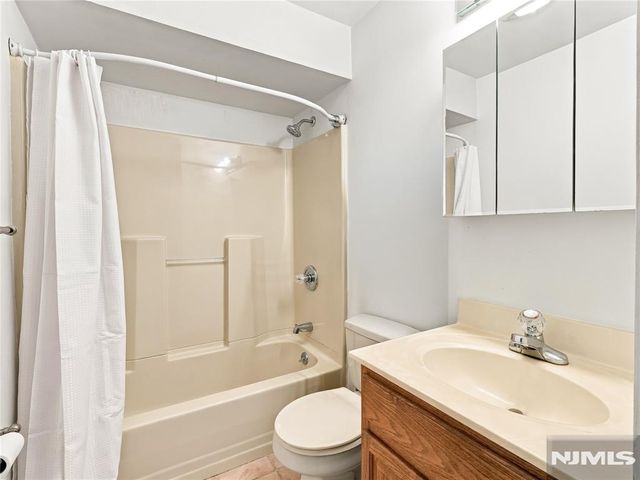 277 3rd Street 2, Jersey City, NJ 07302