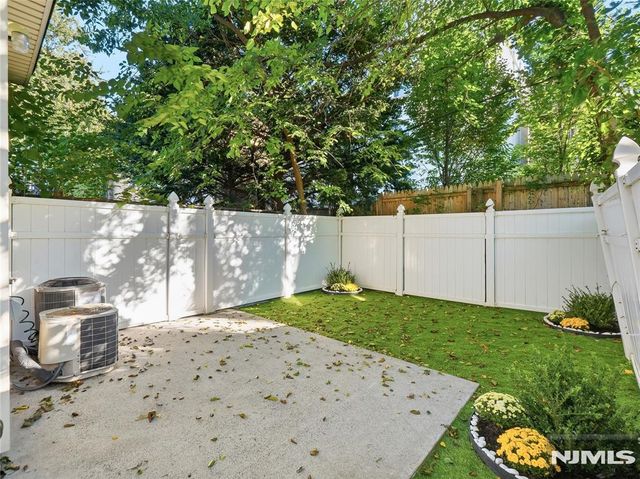 277 3rd Street 2, Jersey City, NJ 07302