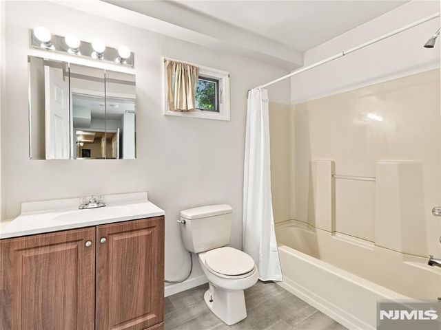 277 3rd Street 2, Jersey City, NJ 07302