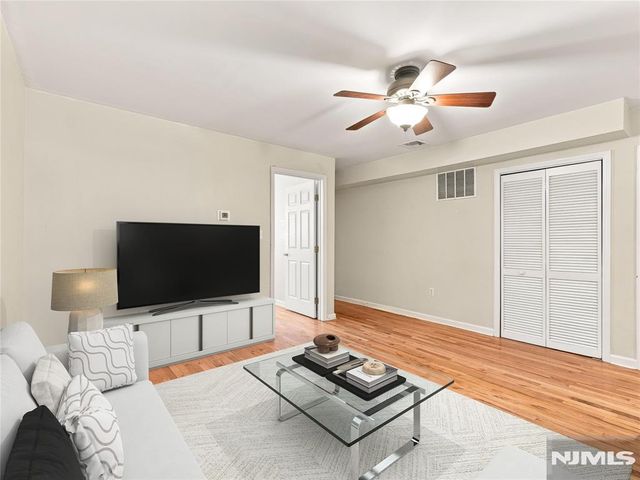 277 3rd Street 2, Jersey City, NJ 07302