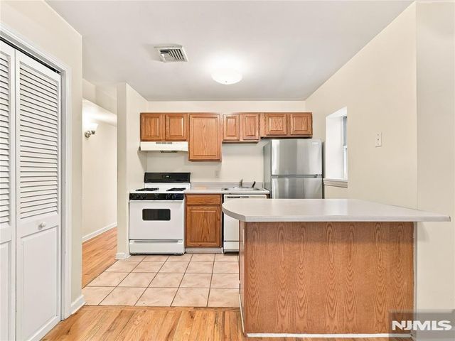 277 3rd Street 2, Jersey City, NJ 07302