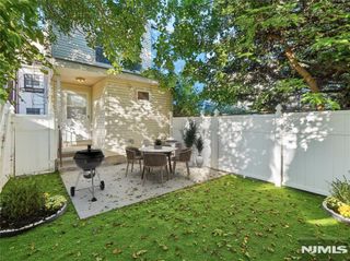277 3rd Street 2, Jersey City, NJ 07302