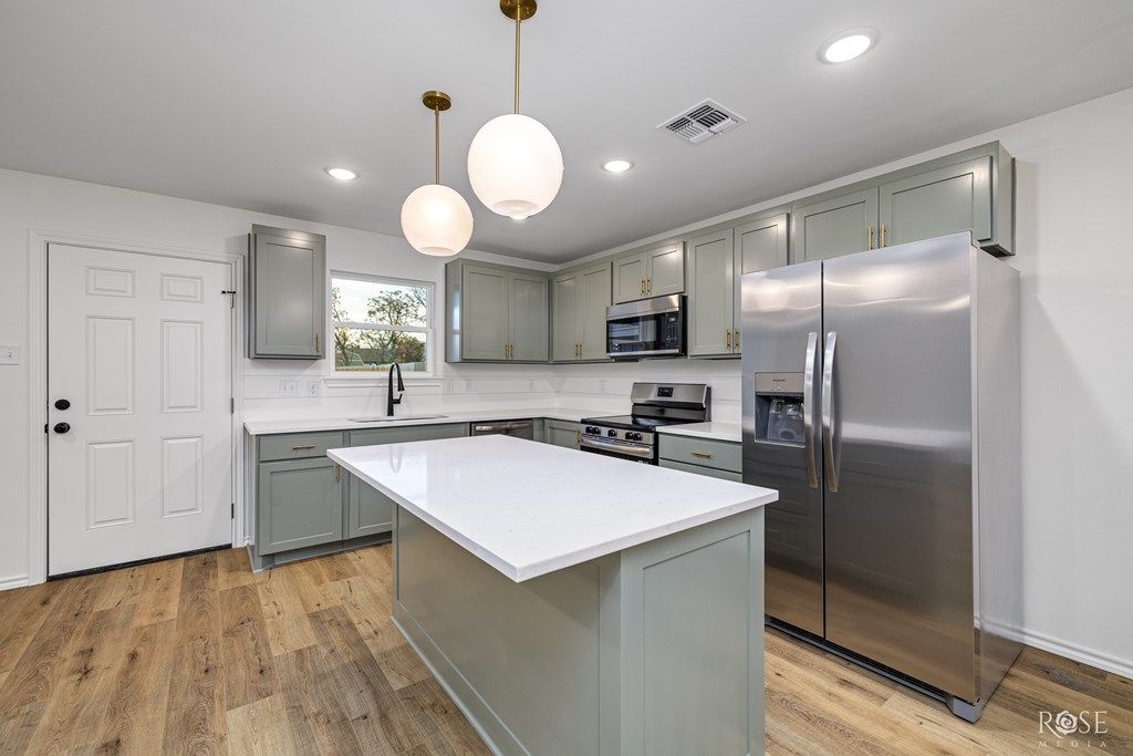 Image 13 of property listing at 210 E 16th St, San Angelo, TX 76903