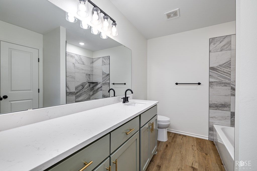 Image 20 of property listing at 210 E 16th St, San Angelo, TX 76903