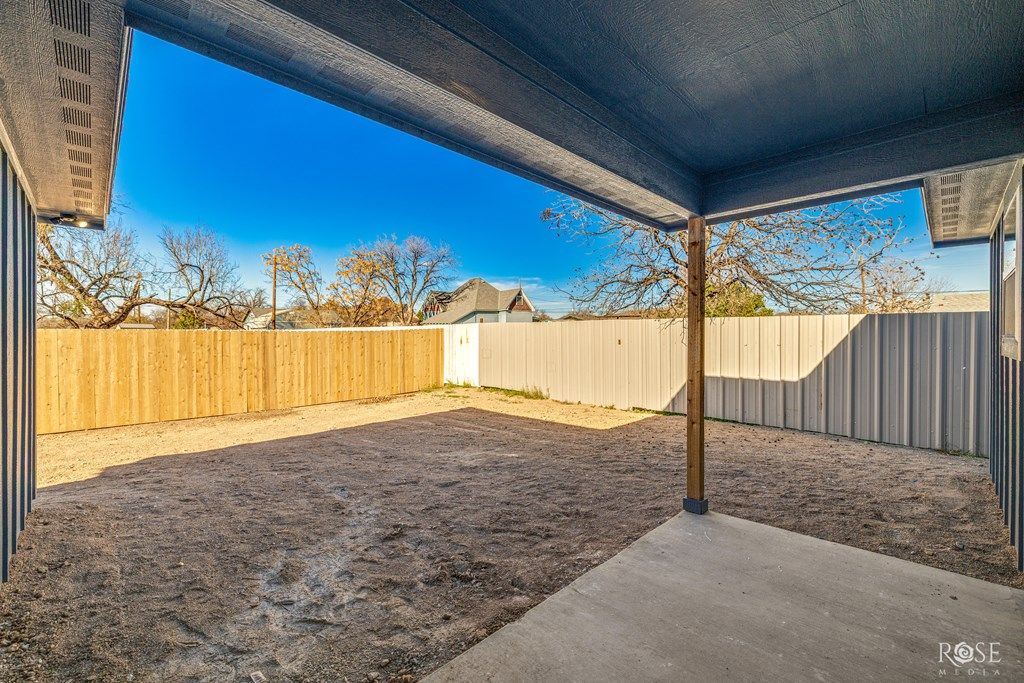 Image 27 of property listing at 210 E 16th St, San Angelo, TX 76903