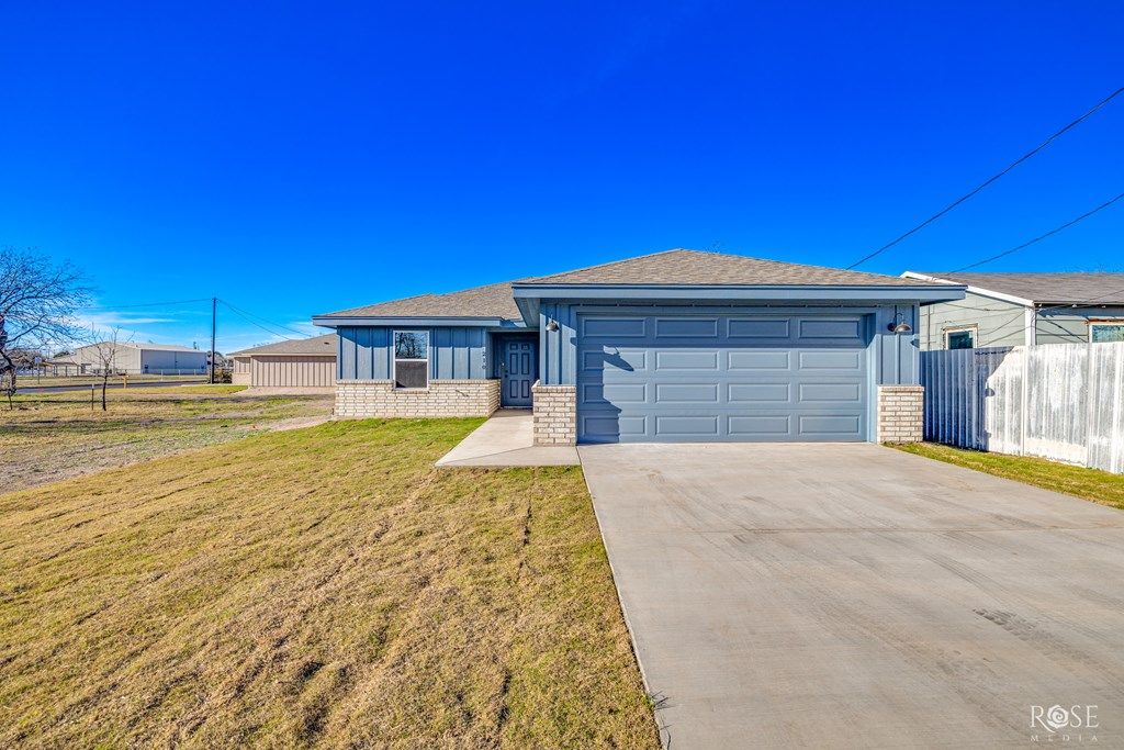 Image 5 of property listing at 210 E 16th St, San Angelo, TX 76903