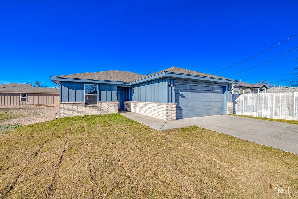 Image 6 of property listing at 210 E 16th St, San Angelo, TX 76903