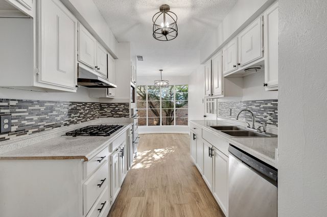 512 Saddle Ridge Lane, Saginaw, TX 76179