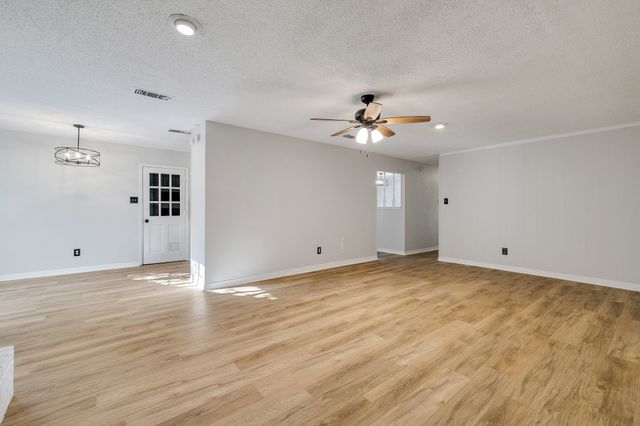 512 Saddle Ridge Lane, Saginaw, TX 76179
