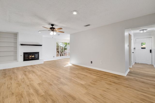 512 Saddle Ridge Lane, Saginaw, TX 76179