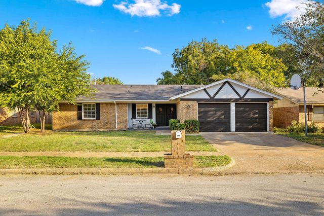 512 Saddle Ridge Lane, Saginaw, TX 76179