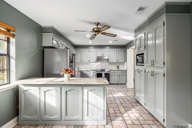 14050 Harry Savoy Rd, St Amant, LA 70774