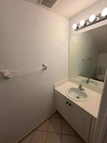9249 SW 227th St 8-22, Cutler Bay, FL 33190