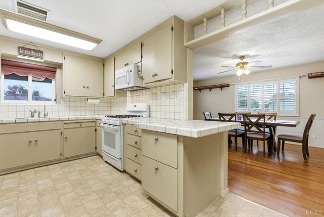 870 Cypress Court, Lemoore, CA 93245