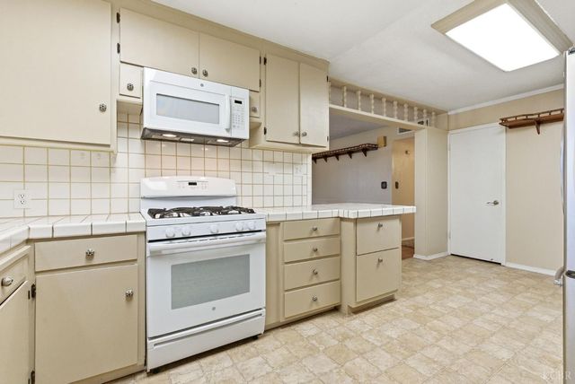 870 Cypress Court, Lemoore, CA 93245