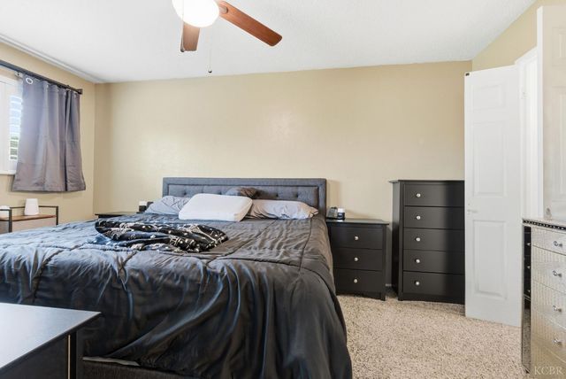 870 Cypress Court, Lemoore, CA 93245