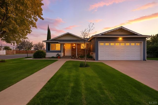 870 Cypress Court, Lemoore, CA 93245