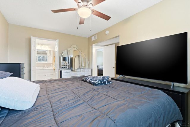 870 Cypress Court, Lemoore, CA 93245