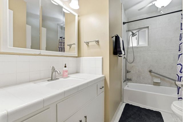 870 Cypress Court, Lemoore, CA 93245