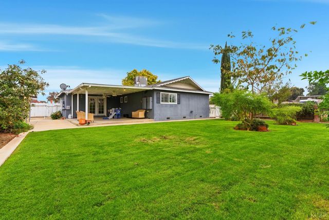 870 Cypress Court, Lemoore, CA 93245