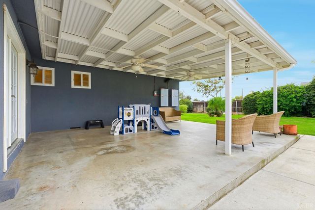 870 Cypress Court, Lemoore, CA 93245