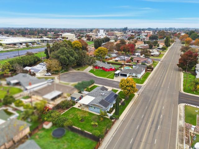 870 Cypress Court, Lemoore, CA 93245