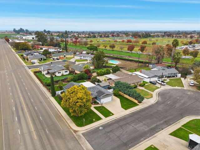 870 Cypress Court, Lemoore, CA 93245