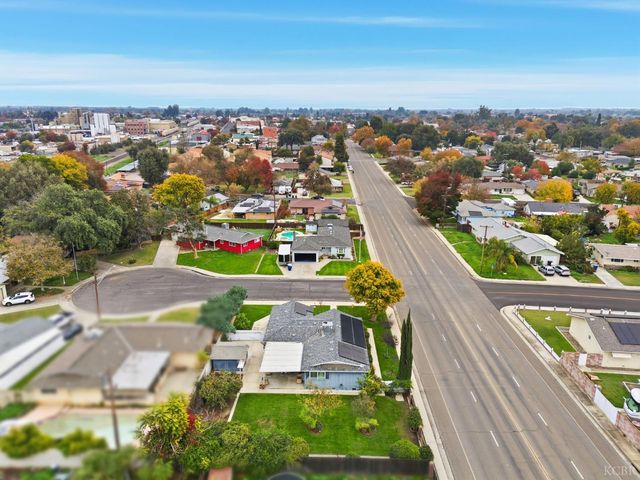 870 Cypress Court, Lemoore, CA 93245