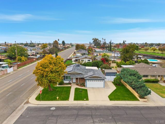 870 Cypress Court, Lemoore, CA 93245
