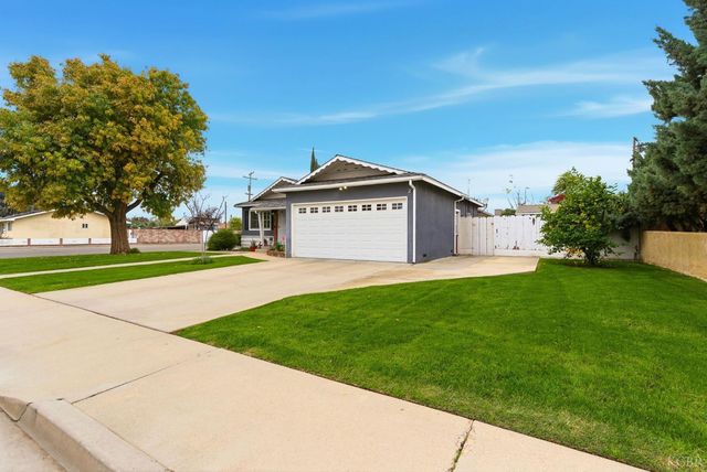 870 Cypress Court, Lemoore, CA 93245