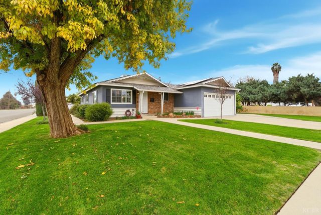 870 Cypress Court, Lemoore, CA 93245