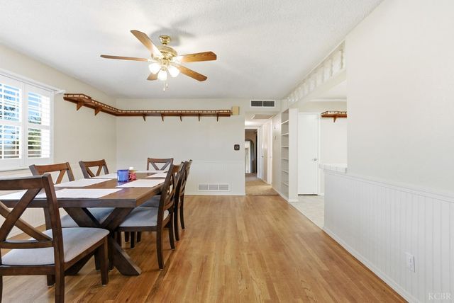 870 Cypress Court, Lemoore, CA 93245