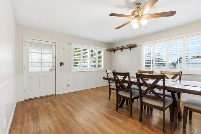 870 Cypress Court, Lemoore, CA 93245