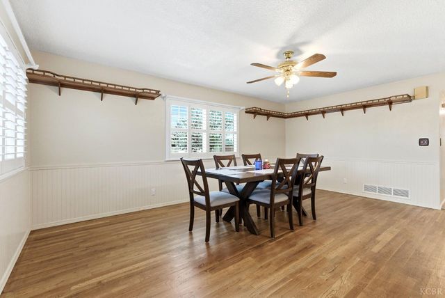 870 Cypress Court, Lemoore, CA 93245