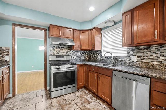 31411 Shaw Drive, Warren, MI 48093