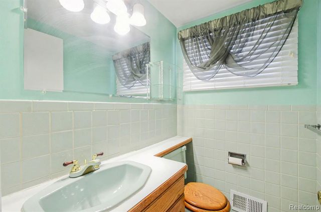 31411 Shaw Drive, Warren, MI 48093