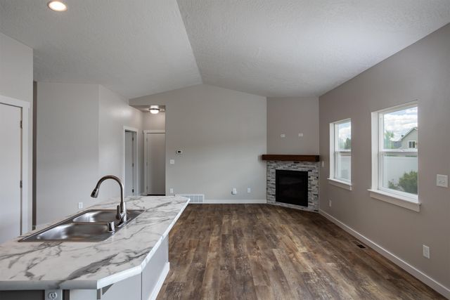 1815 W Jay Ave, Spokane, WA 99208