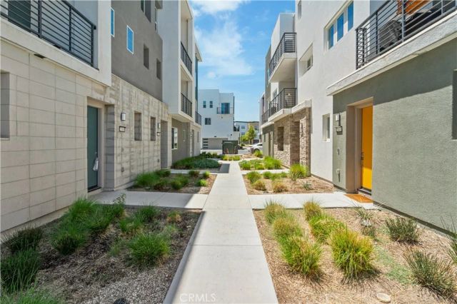 27461 Viero Place, Valencia, CA 91381