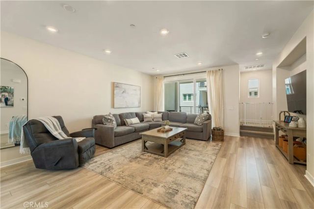 27461 Viero Place, Valencia, CA 91381