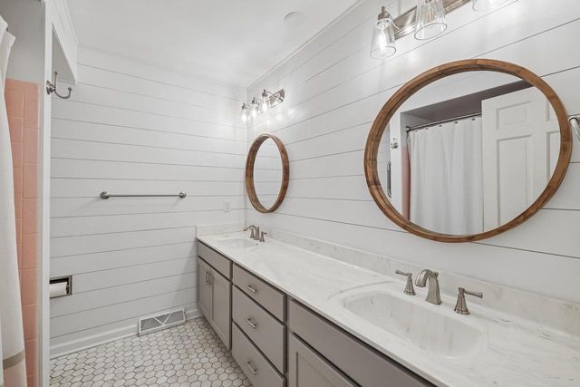 5318 Comanche Way, Madison, WI 53704
